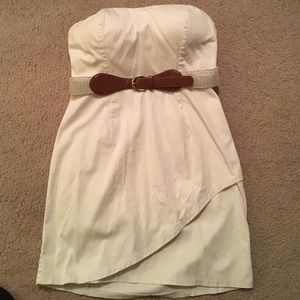 Strapless dress with belt